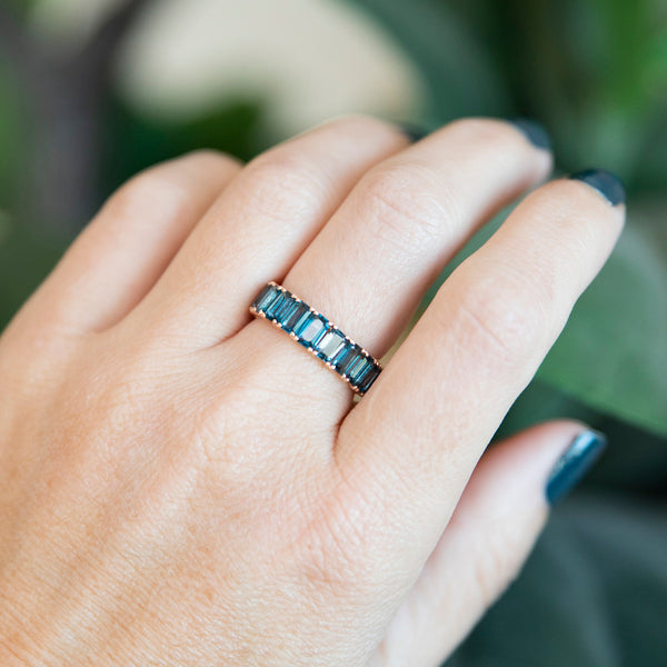 Blue topaz cabochon cut charming Blossom ring