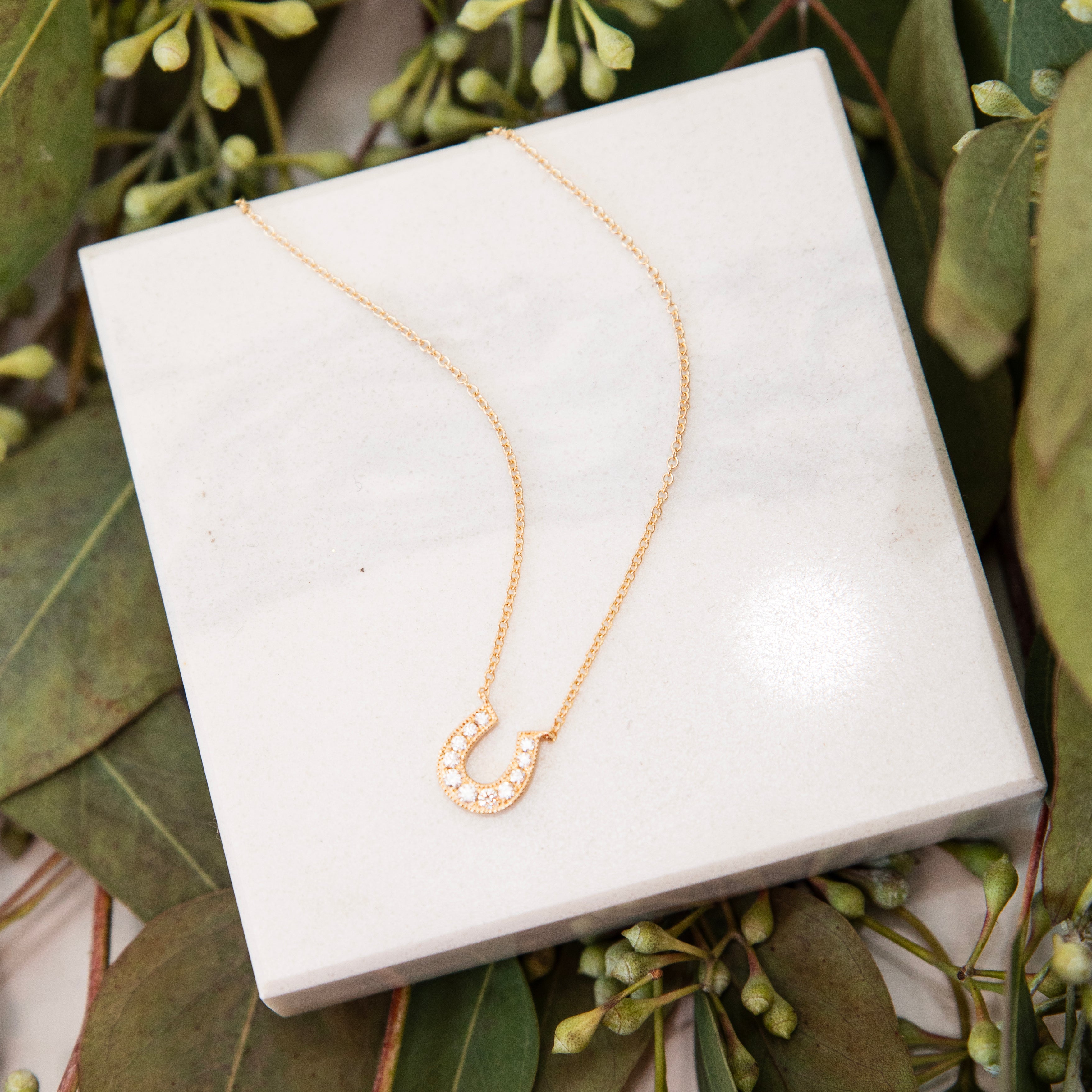 Noble 14k Yellow Gold Horseshoe Short Pendant Necklace in White Diamond |  Kendra Scott